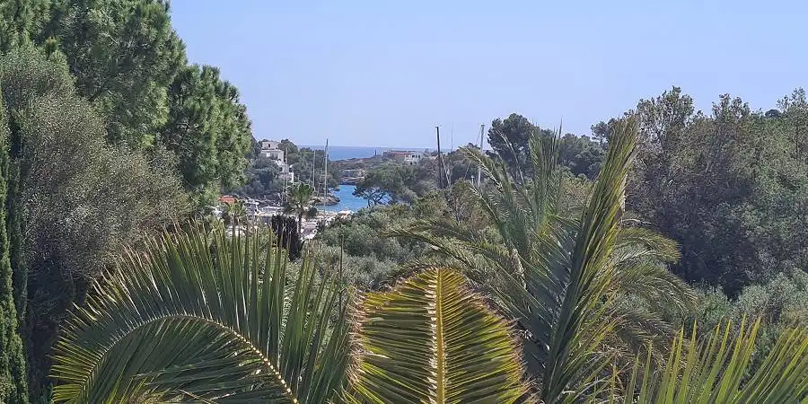 Four bedroom villa with and shared pool by Cala D'or marina  
