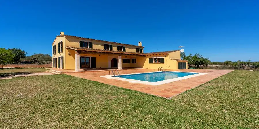 Country mansion house in Santanyí with 4 bedrooms, a swimming pool and views of the village