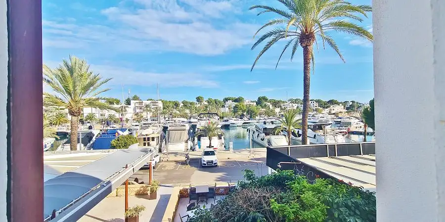 Waterfront apartment, 3 bedrooms large sunny terrace. Cala d Or, Mallorca 
