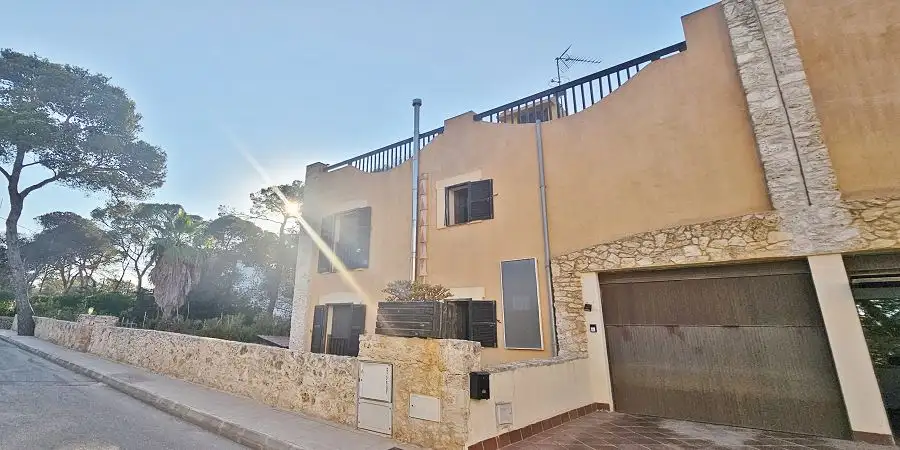 Semi-detached three bedroom town house with garage in Cala Figuera 