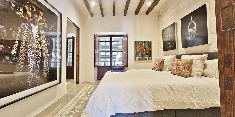 Unique Renovated Townhouse with 3 Bedrooms, and a parking space 