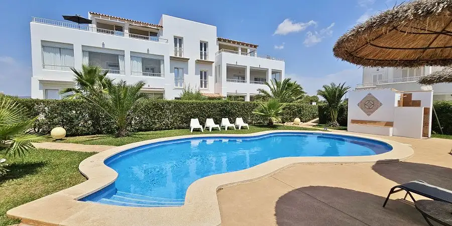 Modern and immaculate penthouse apartment with balcony and pool in Cala Egos
