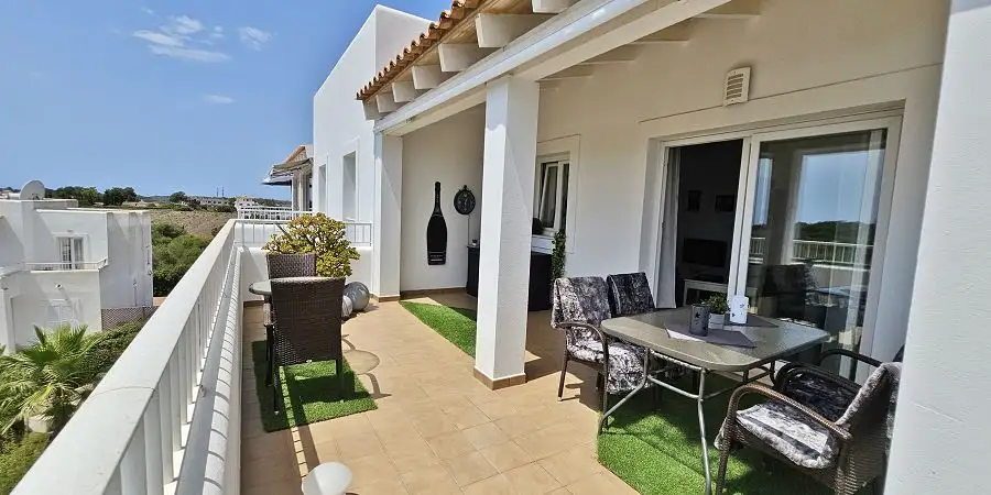 Modern and immaculate penthouse apartment with balcony and pool in Cala Egos 