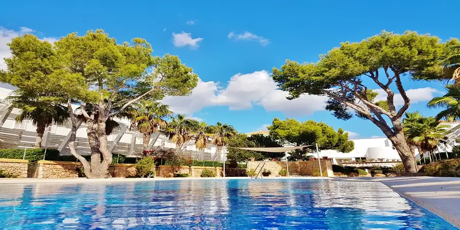 Townhouse with garden, private roof terrace and shared pool in Cala Egos, Mallorca
