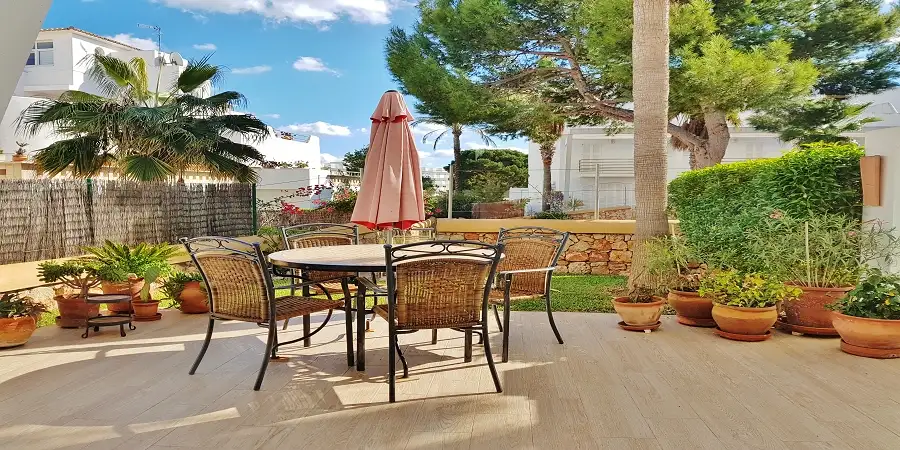 Townhouse with garden, private roof terrace and shared pool in Cala Egos, Mallorca 