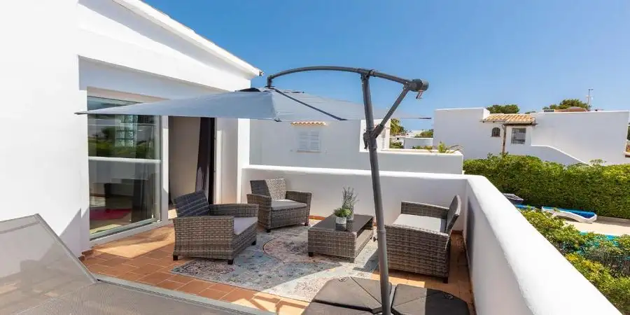 Villa with 4 bedrooms close to the beach and ETV licence 