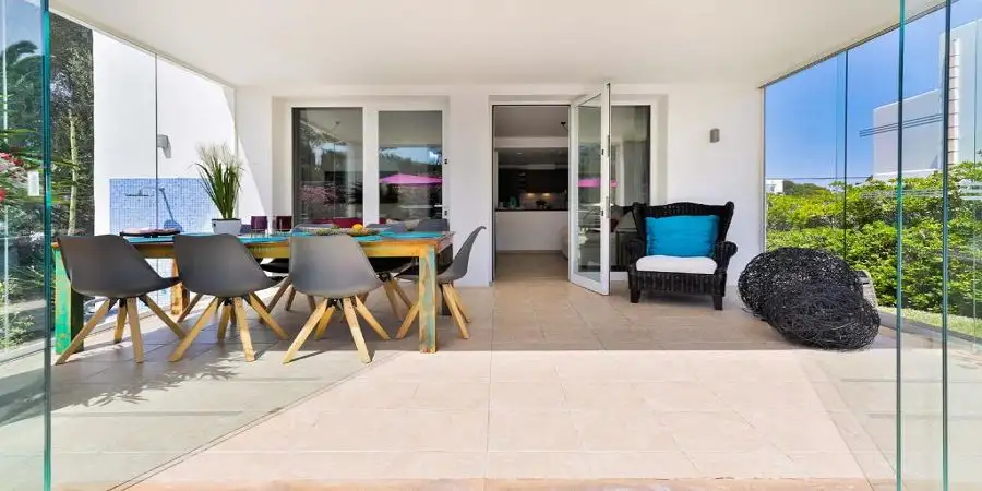 Villa with 4 bedrooms close to the beach and ETV licence 