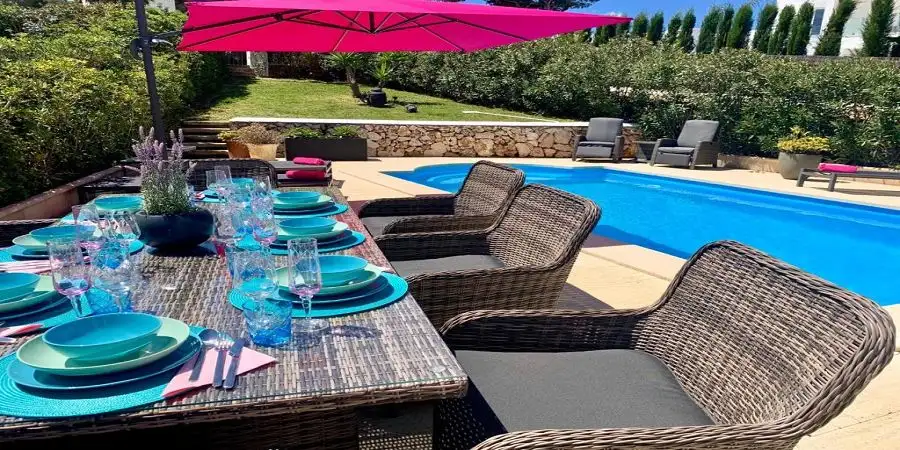 Villa with 4 bedrooms close to the beach and ETV licence 
