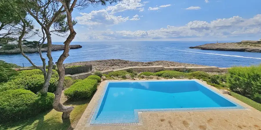 Waterfront luxury villa, Cala d Or Unique opportunity