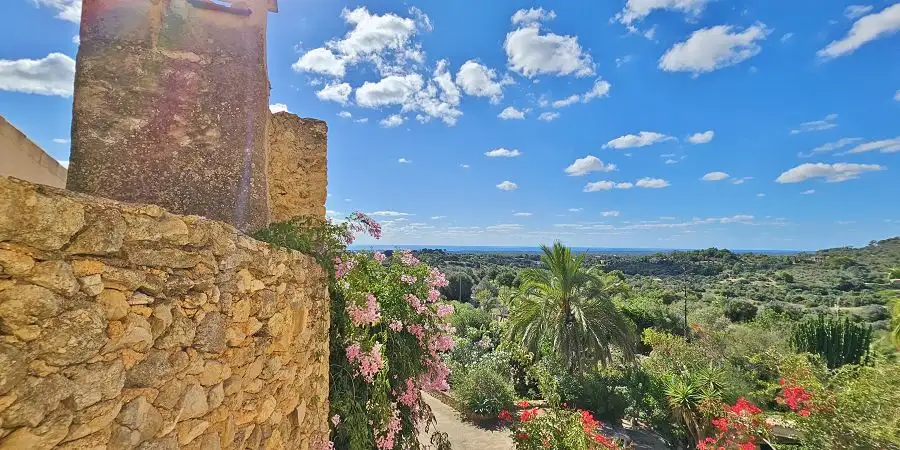 Unique Finca with stunning sea and mountain views   