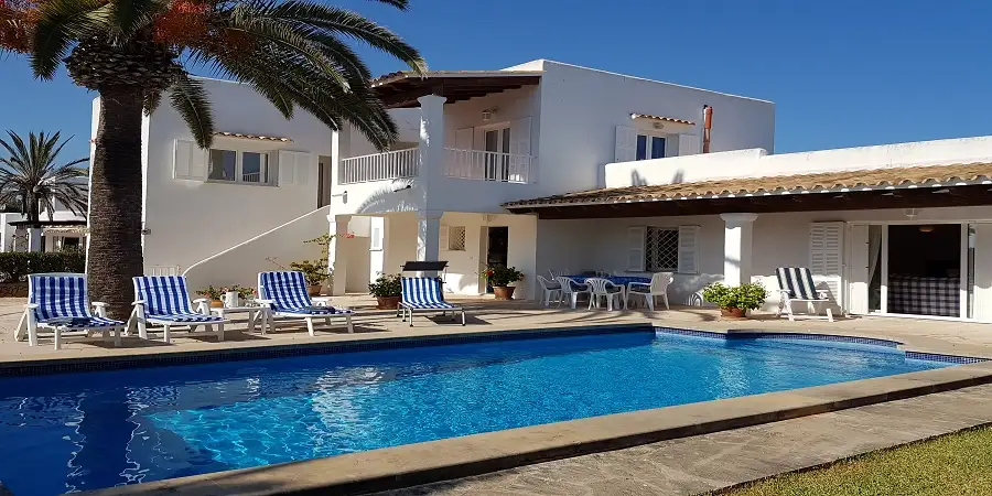Spacious Four bedroom villa by the Beach, Cala D'or Mallorca, for sale 