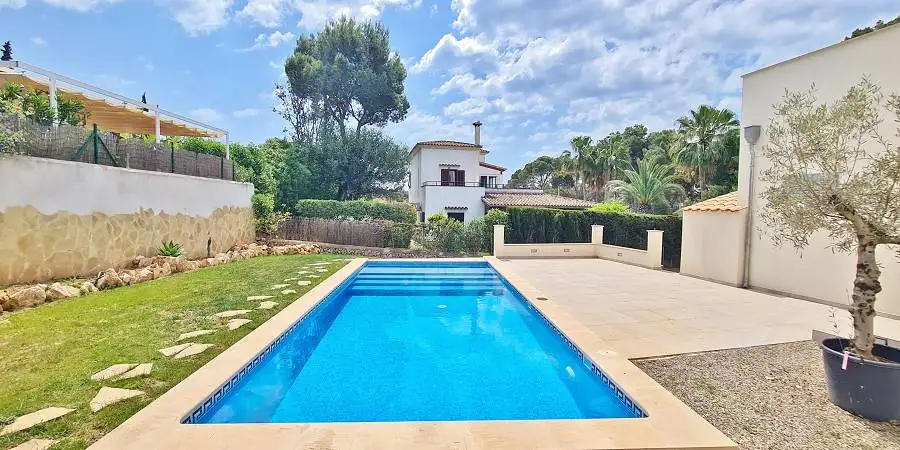 Villa in Porto Petro with pool, lift and garden for sale 