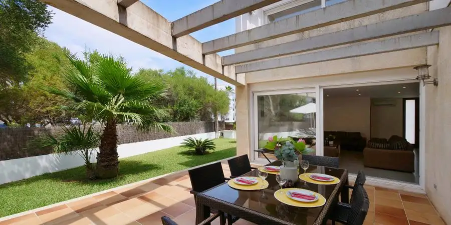 Cala Ferrera villa with pool and tourist licence beside the beach 