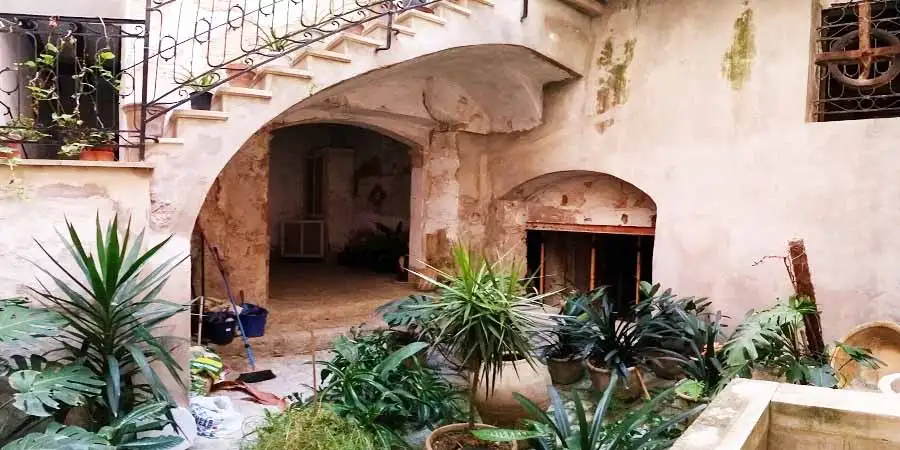 Complete Building to refurbish in the old town Palma Casco Antiguo